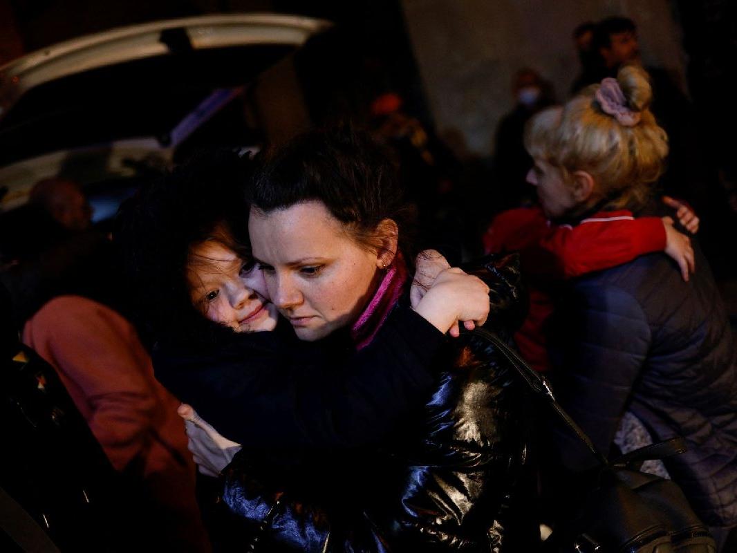 "İnsan kaçakçıları, Ukrayna'dan kaçan kadın ve çocukların peşine düşebilir"
