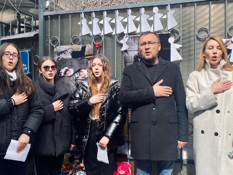 Ukrayna Büyükelçiliği önünde savaşta ölen çocuklar anıldı