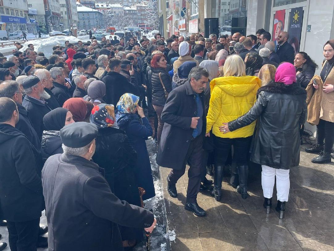 AKP ve MHP'den ayrılan 1071 kişi İYİ Parti'ye katıldı