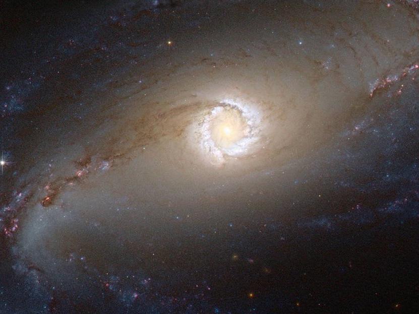 48 milyon ışık yılı uzaklıktaki galaksiyi görüntülemek için iki ayrı araç kullandı