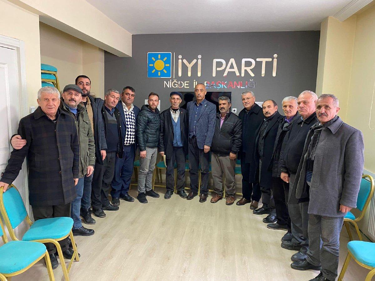 MHP’li belediye meclis üyeleri istifa ederek İYİ Parti’ye katıldı
