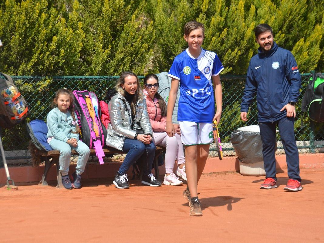 Ukrayna'dan kaçan 14 yaşındaki tenisçi, spora Adana'da devam edecek