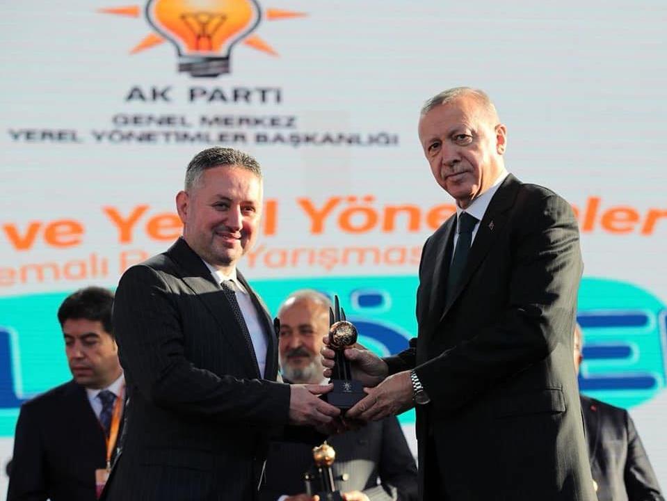 İYİ Partili başkan, AKP’li belediyenin ihale usulsüzlüklerini tek tek açıkladı