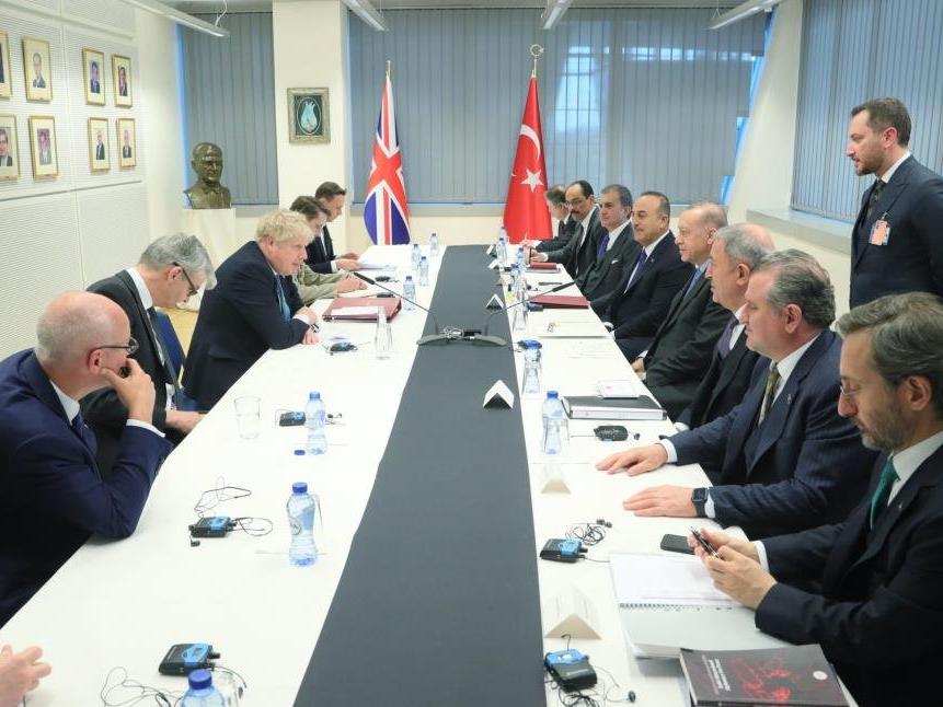 Erdoğan, İngiltere Başbakanı Johnson ile bir araya geldi
