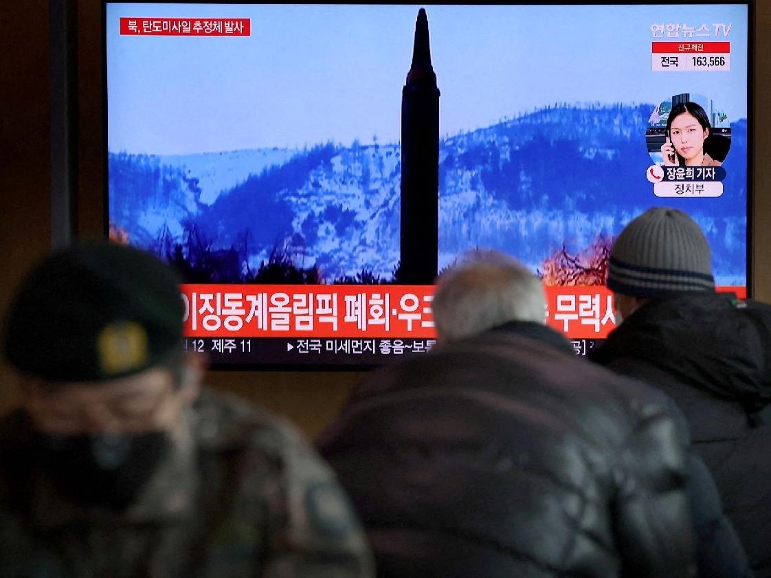 Kuzey Kore uzun menzilli balistik füze fırlattı