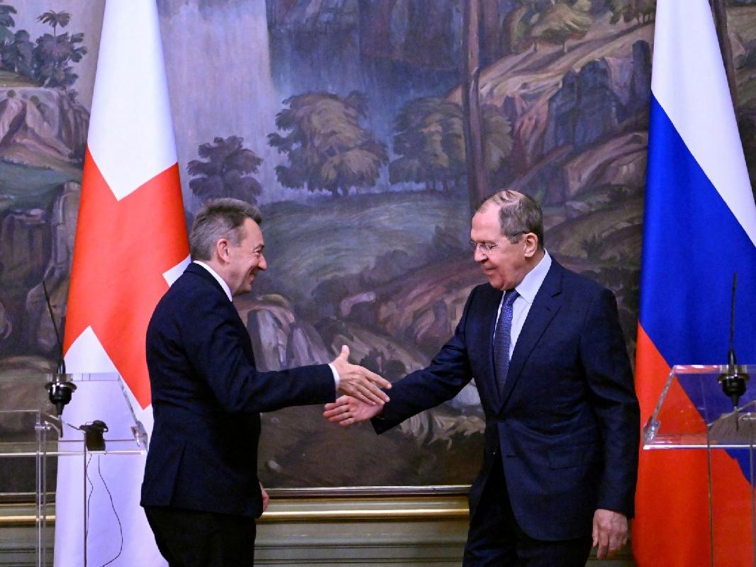Lavrov: Ukrayna’nın yükümlülüklerini yerine getireceğine inanmıyoruz