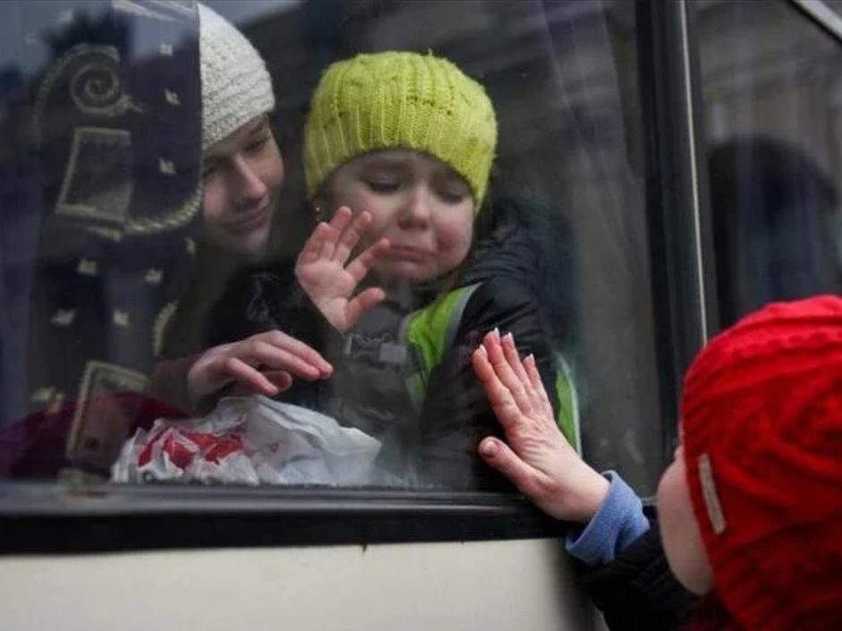 Ukrayna'dan tahliye edilen yetim çocuklar Türkiye'ye getiriliyor