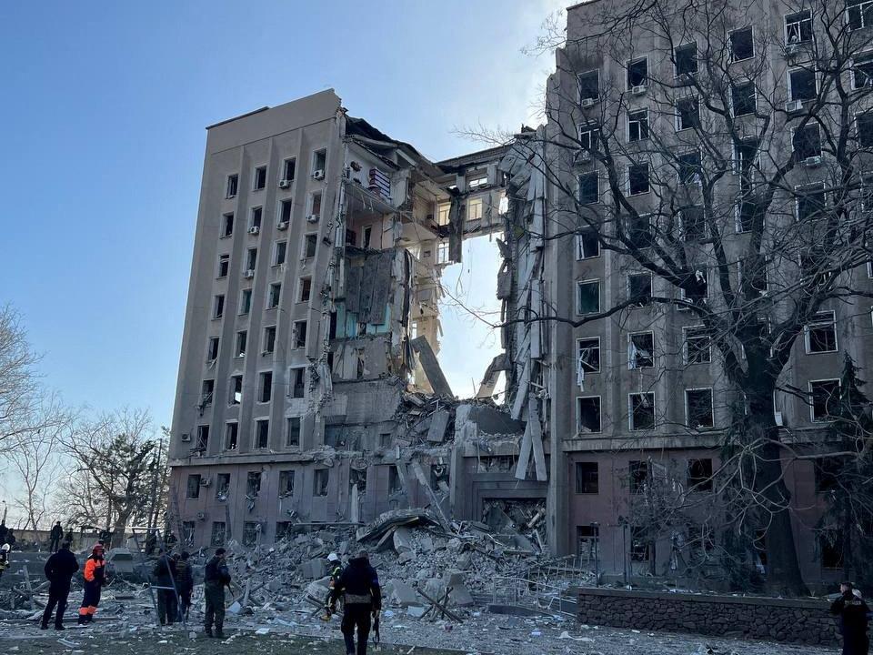 Rusya Mikolayiv'de valilik binasını vurdu
