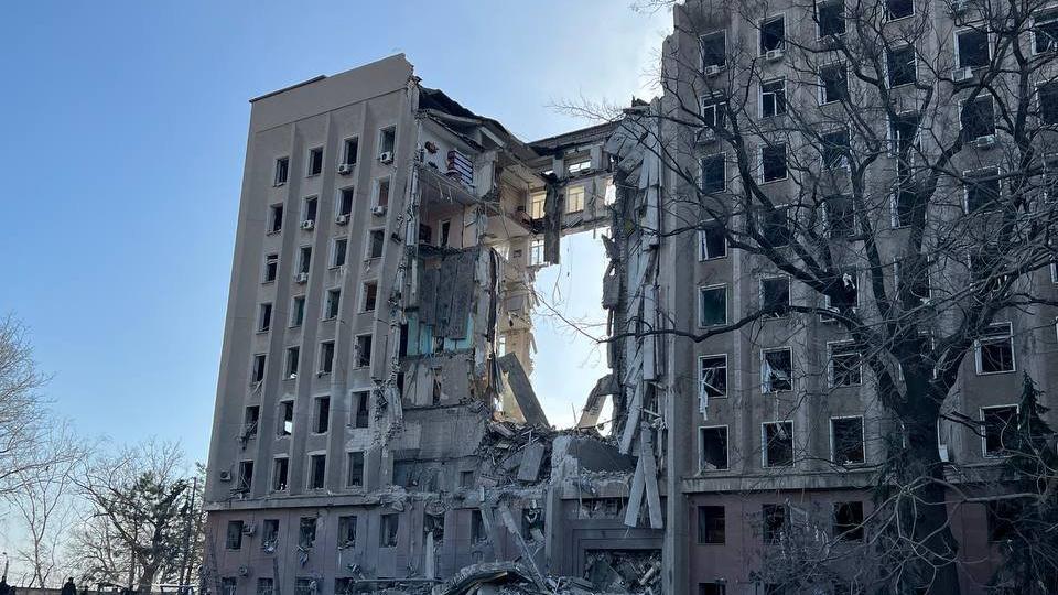 Ukrayna'da şiddet artıyor: Devlet binasının ortasına delik açıldı