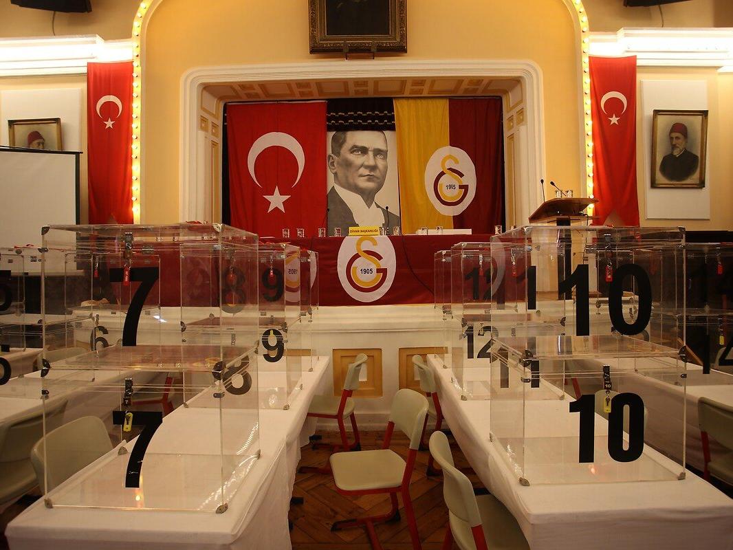 Galatasaray'da kurtarıcı aranıyor! Muhtemel başkan adayları...