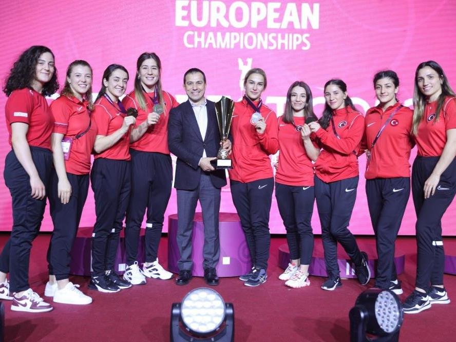 Kadın Güreş Milli Takımımız tarihte ilk kez Avrupa Şampiyonu