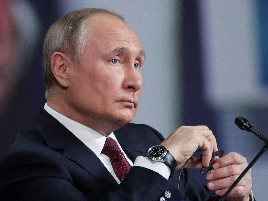 Putin'in serveti ortaya saçıldı: Lüks saatler, tasarım ceketler, altın kaplama tuvalet aksesuarları