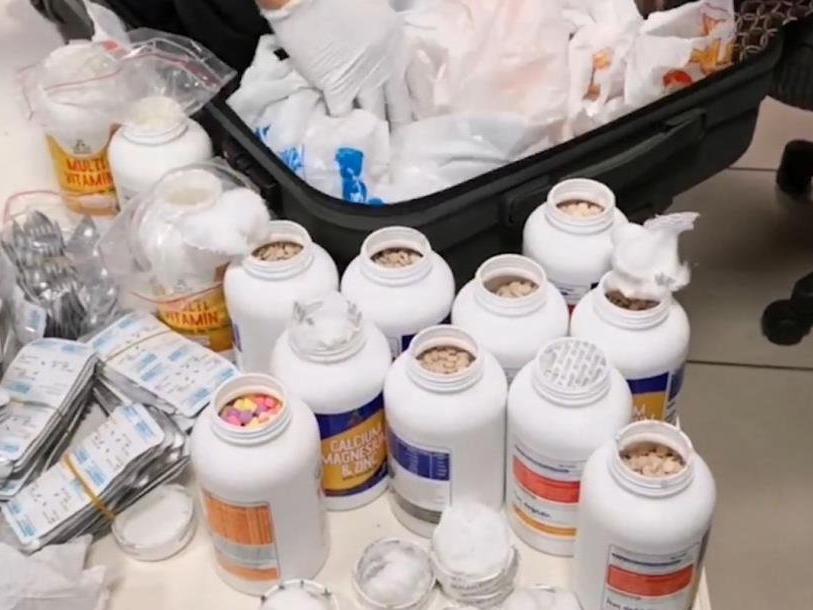 Vitamin kutularından binlerce uyuşturucu çıktı
