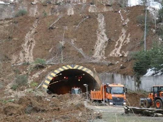 Heyelan nedeniyle kapanan Bolu Dağı Tüneli ulaşıma açıldı