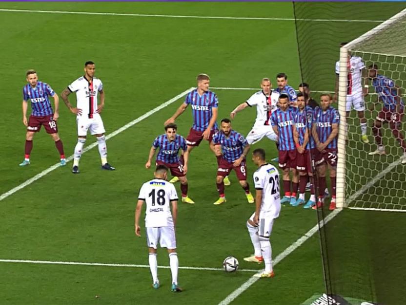 Trabzonspor - Beşiktaş maçında büyük tartışma! Kural hatası var mı?
