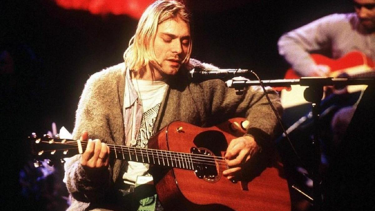 Kurt Cobain'in gitarı müzik tarihinin en pahalı eşyası oldu