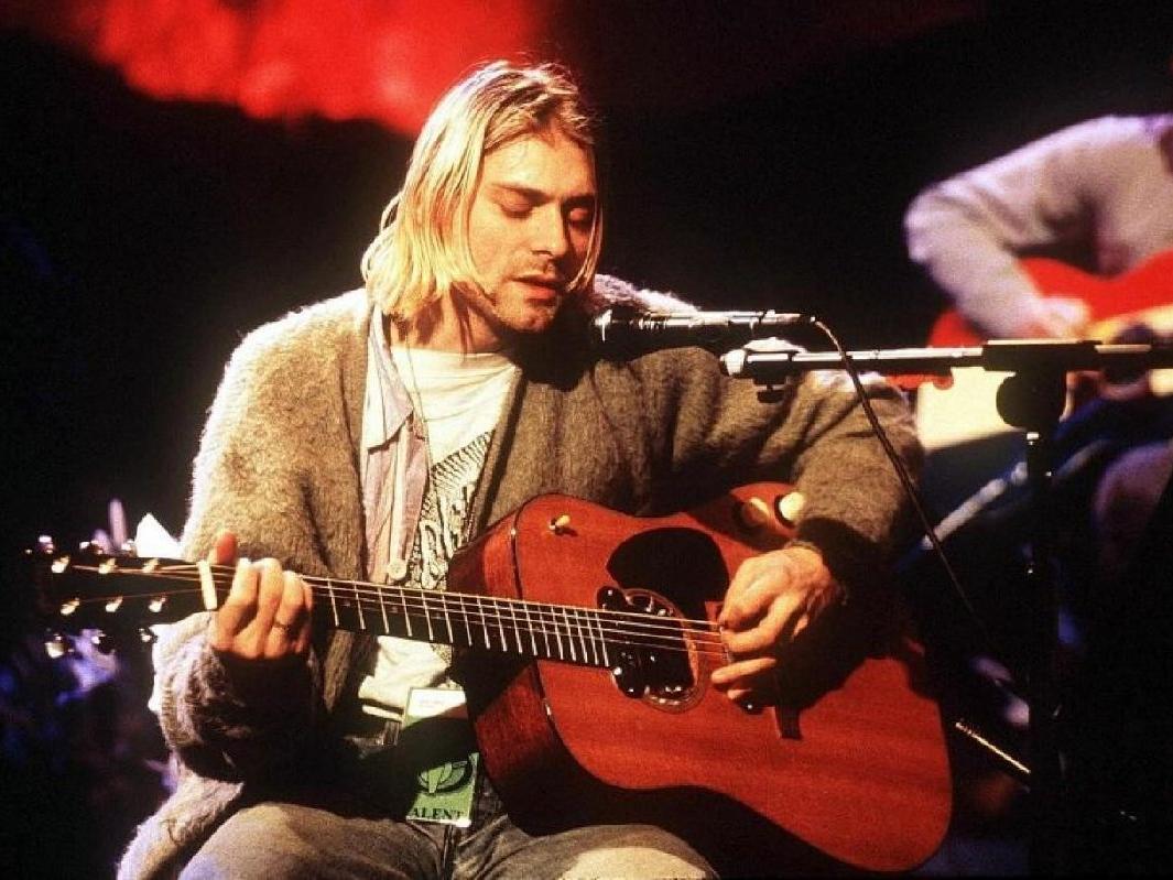 Kurt Cobain'in gitarı müzik tarihinin en pahalı eşyası oldu