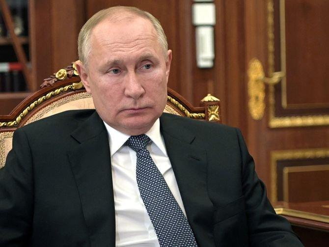 Putin, "dost olmayan" ülkelere vizeyi zorlaştıran kararnameyi imzaladı