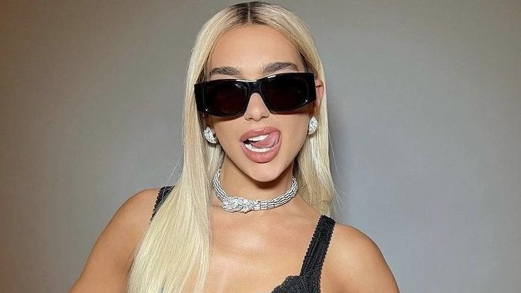 Sarışın olan Dua Lipa son haliyle dikkatleri çekti