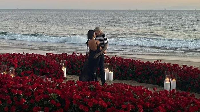 Kourtney Kardashian ve Travis Berker, Las Vegas'ta gizlice evlendi