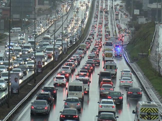 İstanbul'da trafik yoğunluğu yaşandı