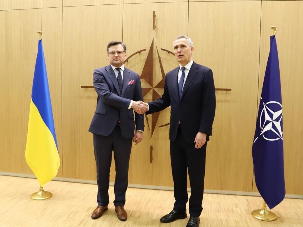 NATO toplantısında gündem Ukrayna'ya silah sevkiyatı