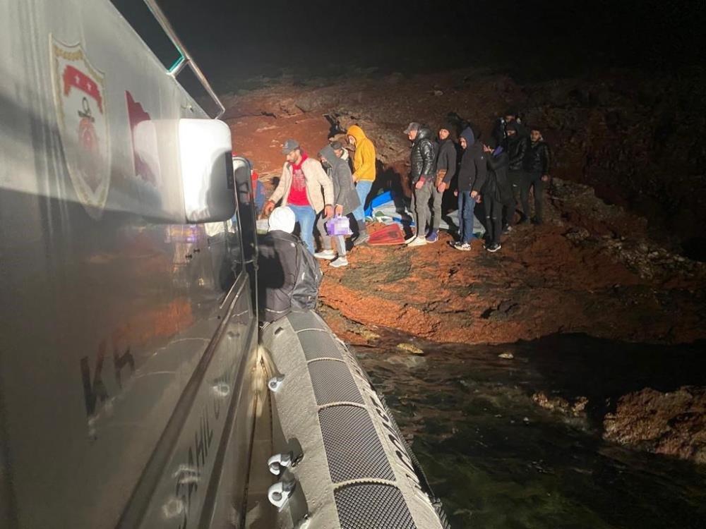 İzmir açıklarında düzensiz göçmenler kurtarıldı