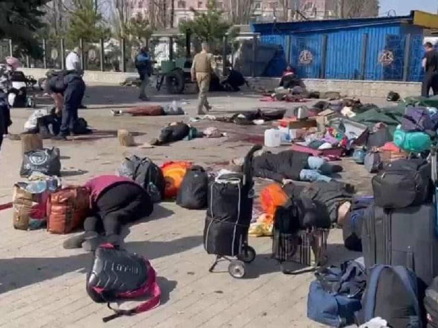 Ukrayna: Rusya tren istasyonunu vurdu, 50 kişi öldü