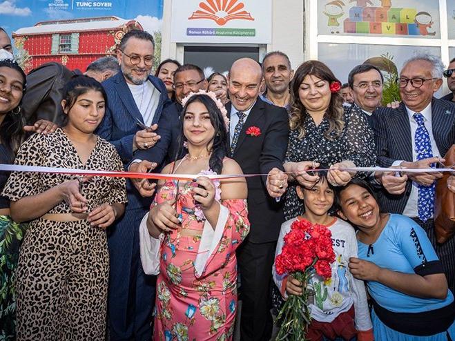İzmir'de Roman Kültürü Araştırma Kütüphanesi açıldı