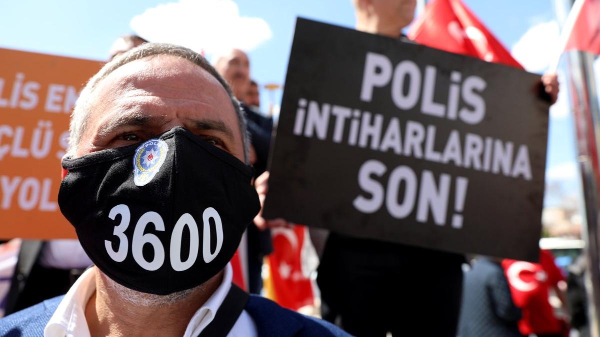 Emekli polisler Ankara'da eylem yaptı