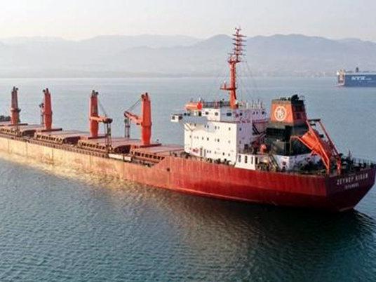 Bodrum açıklarında sürüklenen Türk gemisi Kilimli Adası'na çekildi