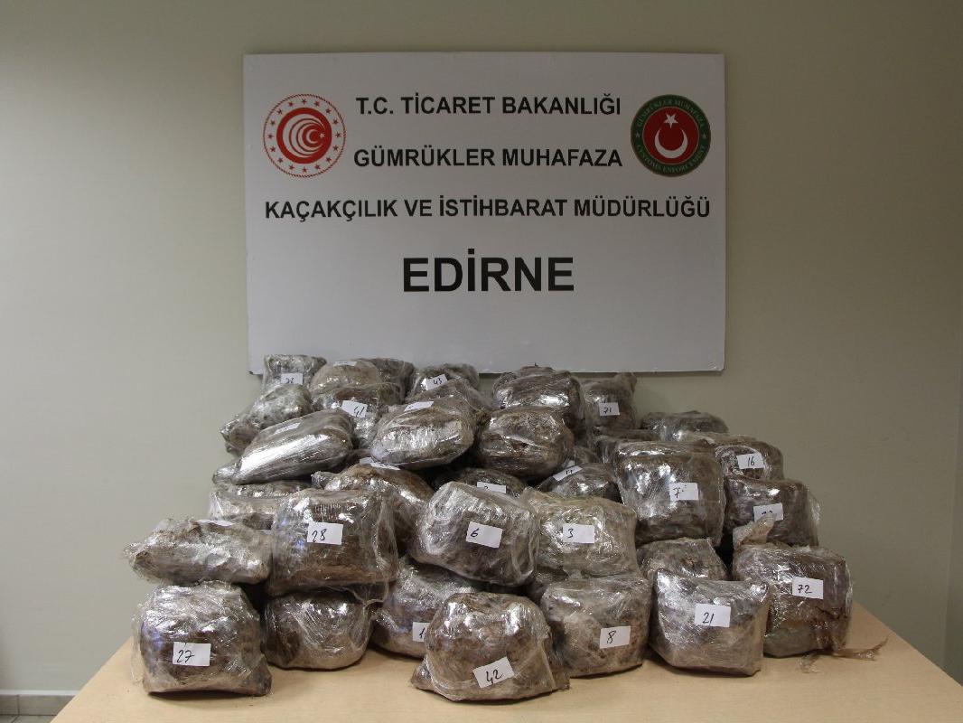 Edirne'de 23 milyon TL değerinde kaçak eşya ele geçirildi