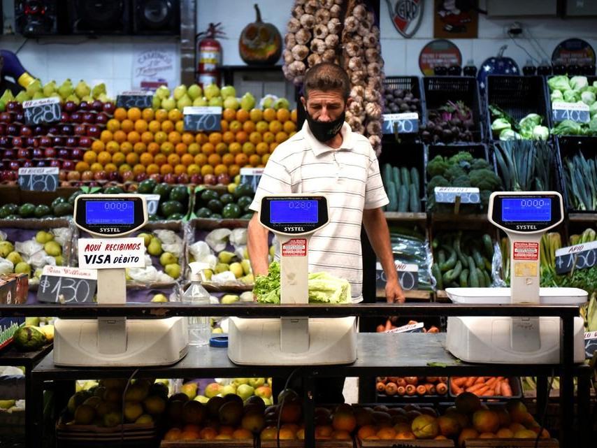 Enflasyonda Türkiye ile yarışan Arjantin'den bir faiz artışı daha