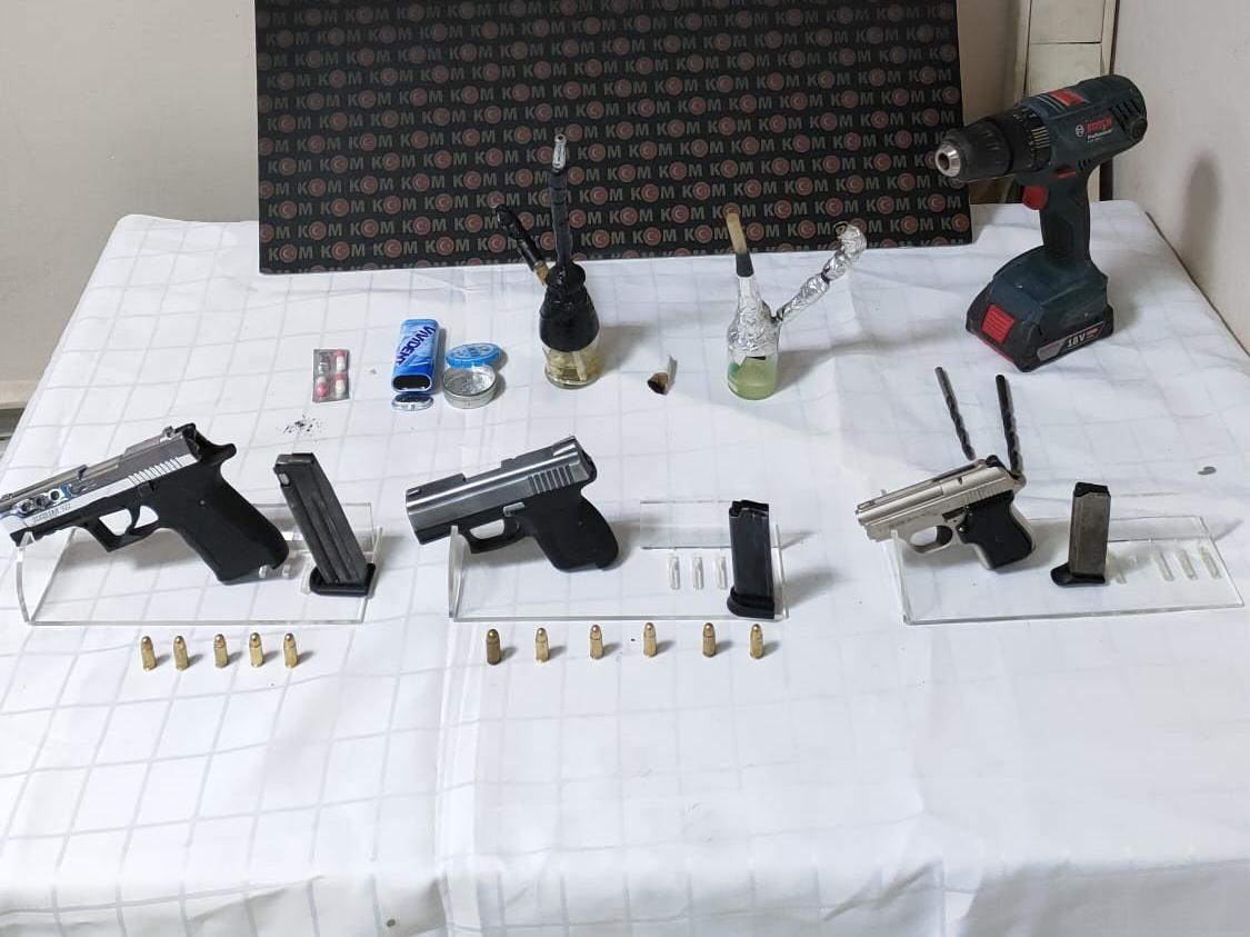 İzmir’de yasa dışı silah ticareti operasyonu: 1 gözaltı