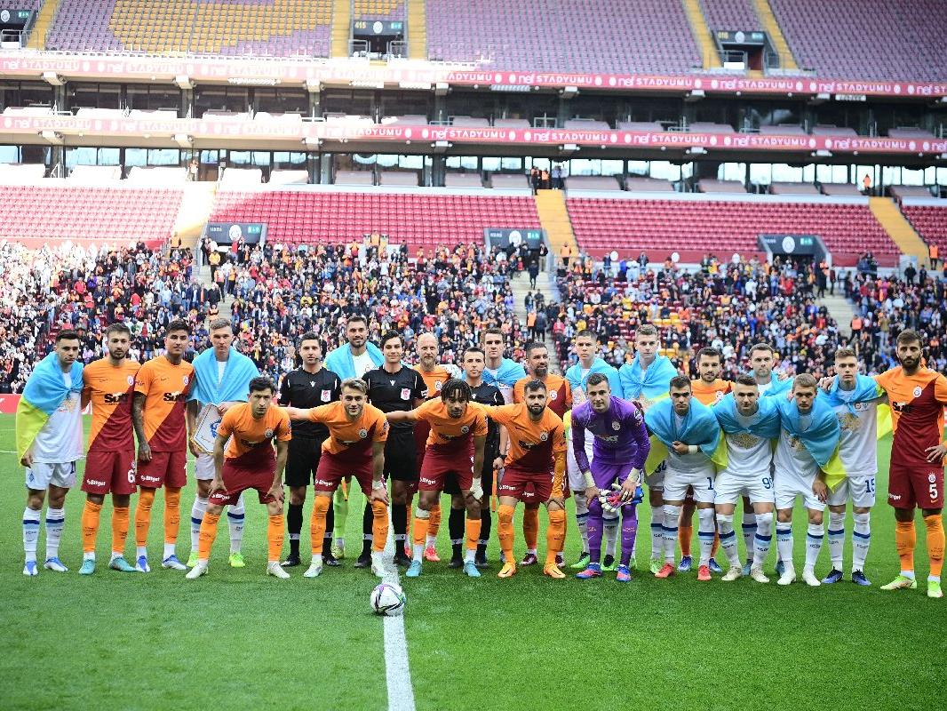 Galatasaray ile Dinamo Kiev 'Barış için maç'ta karşılaştı