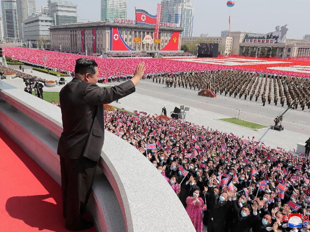 Kuzey Kore, ölen liderinin doğum gününü görkemli törenlerle kutladı