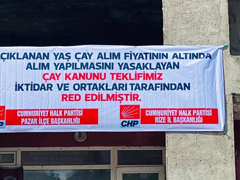 CHP'nin afişleri toplatıldı