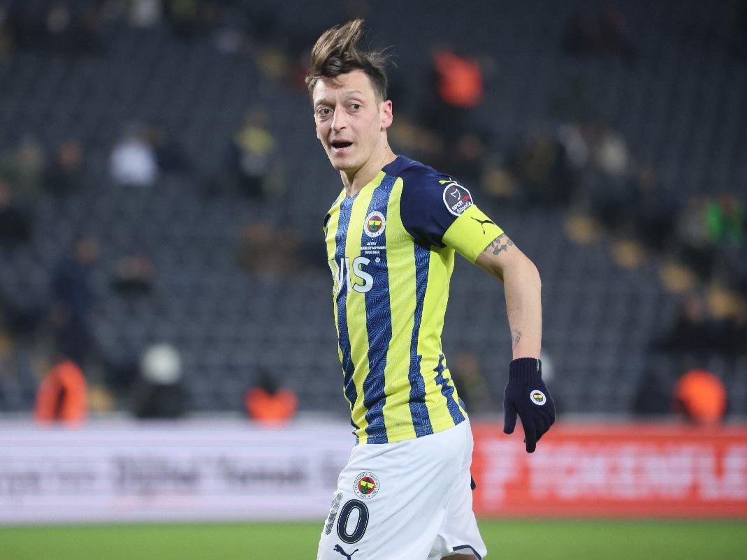 Rıdvan Dilmen, Mesut Özil'e gelen transfer teklifini açıkladı