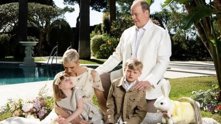 Boşanacağı iddia edilen Monaco Prensesi ailesiyle mutluluk pozu verdi