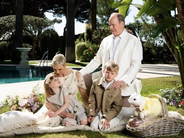 Boşanacağı iddia edilen Monaco Prensesi ailesiyle mutluluk pozu verdi