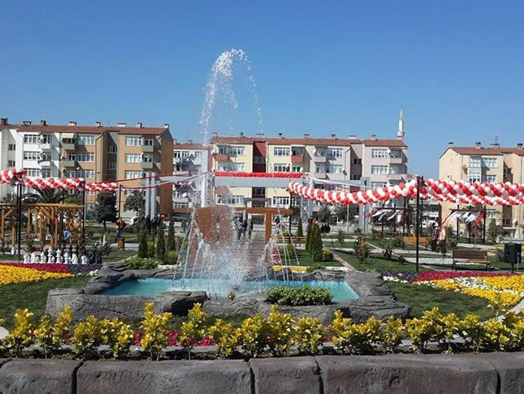AKP'li belediye bir parkı daha imara açtı
