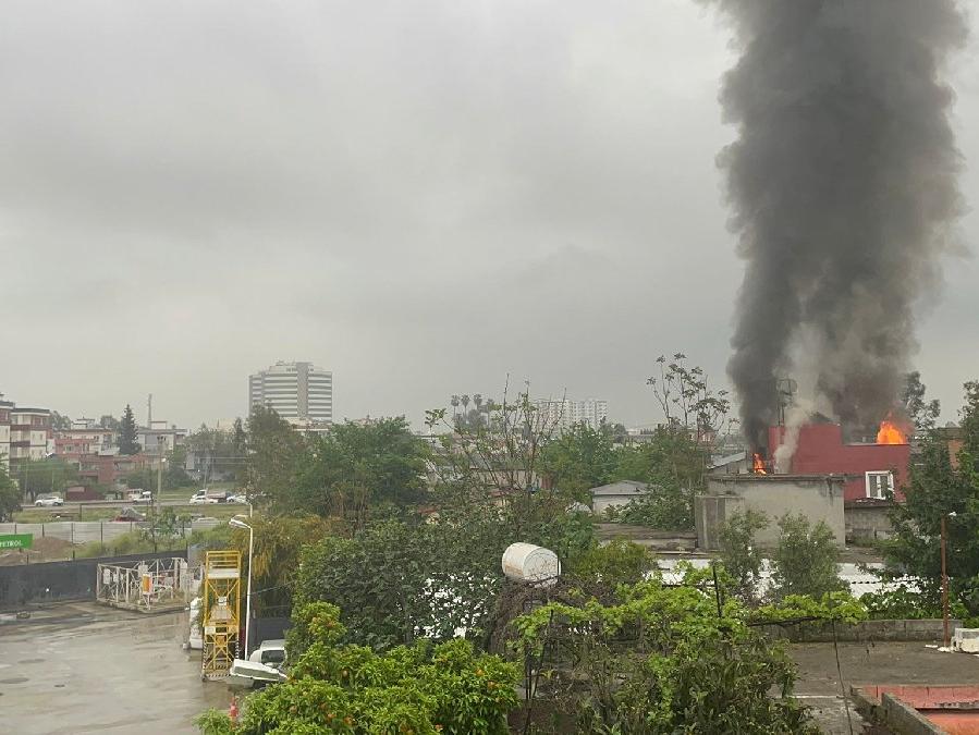 MİT'in özel ekiple kazı yaptığı 'gizemli ev'in bitişiğindeki ev yandı!