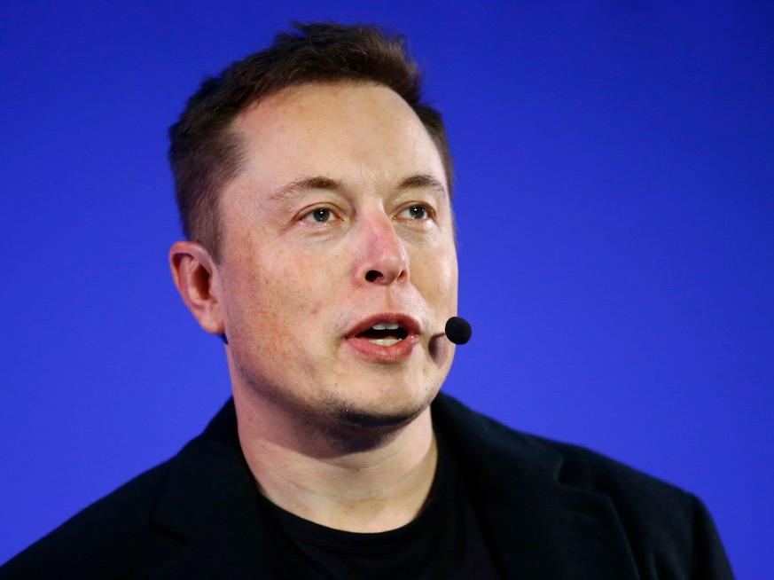 Elon Musk gazetecilere sert çıktı