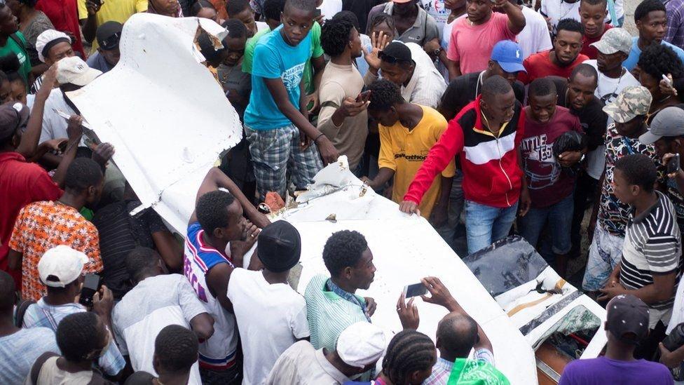 Haiti'de uçak otoyola düştü: En az 6 kişi öldü