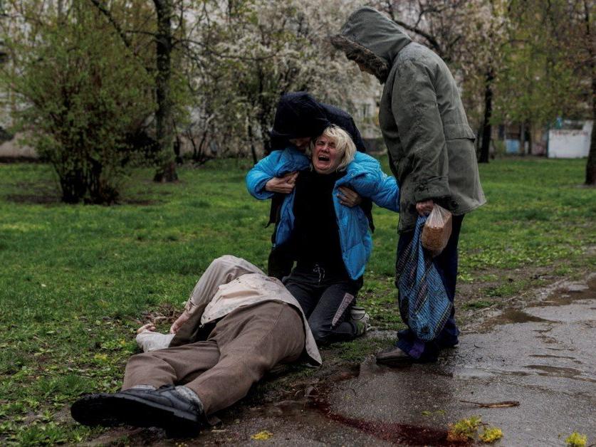 Ukrayna'da acı dinmiyor: Ekmek almaya çıkan yaşlı adam, füze saldırısında can verdi