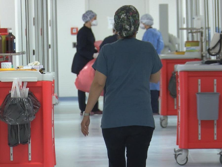 Pandemi hastanelerinde 'covid-19 teyakkuzu' sona eriyor