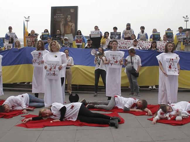 Beyoğlu'nda Ukraynalılar sivil ölümlerini protesto etti