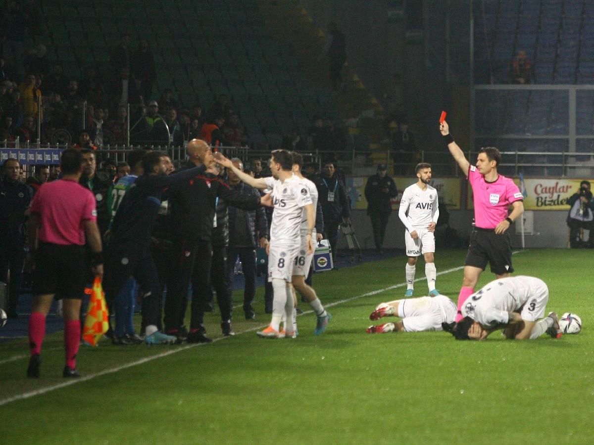 Çaykur Rizesporlu Baiano, Fenerbahçe maçının 35. saniyesinde kırmızı kart gördü