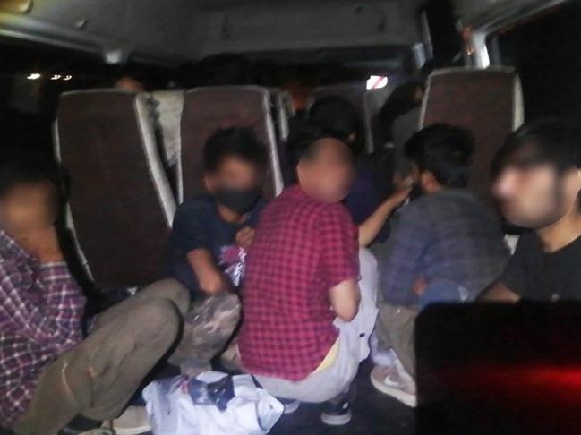 Diyarbakır'da minibüste 8 Bangladeşli yakalandı