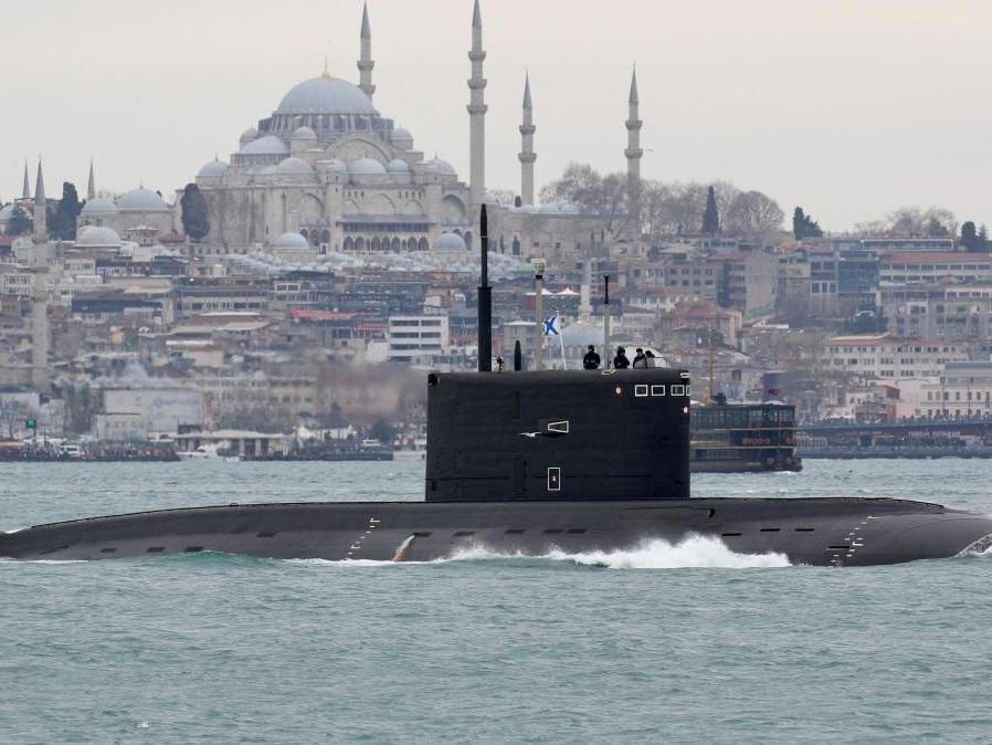 Rus denizaltıları Karadeniz'den Ukrayna'ya seyir füzeleri fırlattı